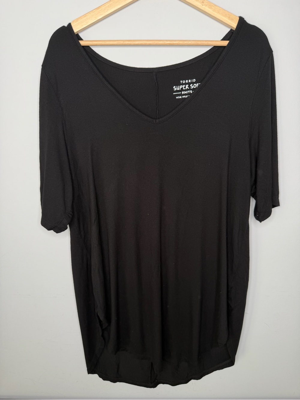 torrid Black V-Neck Short Sleeve Super Soft Top size 1